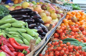 Rriten çmimet e fruta-perimeve në Fier, mashurkat arrijnë 500 lek/kg