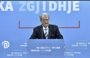Sali Berisha:Kunder draftit te PS per Referendumet,nuk votojme asnje ligj