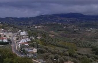 Fier: Burri vr*t bashkëshorten dhe më pas ka kryer vetev*asje