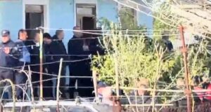 Policia jep detaje nga ngjarja ne Roskovec/I moshuari vr*t bashkëshorten dhe më pas veten në banesë