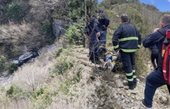 Automjeti bie në greminë, pl*goset shoferi ne Tepelene