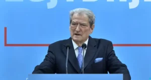 Berisha kundër Bordit të Transparencës për rritjen e çmimit të naftës