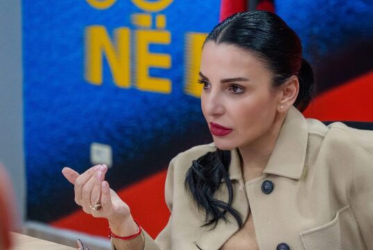 Belinda Balluku takim në Fier, fokus te organizimi dhe zgjerimi i PS në terren