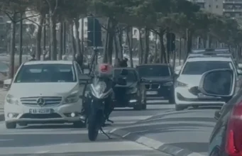 Pronari i lokalit ne Lungomare përfundon në spital pas s*lmit nga 3 persona