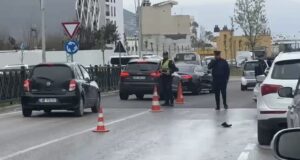 Makina p*rpl*s një grua në Transballkanike, shoferi largohet nga vendi i ngjarjes