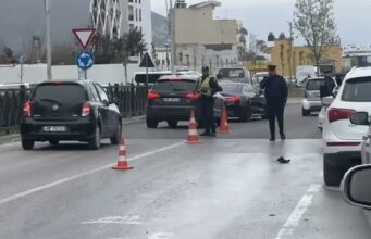 Makina p*rpl*s një grua në Transballkanike, shoferi largohet nga vendi i ngjarjes