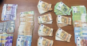 Sekuestrohen 54 mije e 890 euro, 2020 paund, 1850 dollarë dhe 2850 franga, si dhe 1 automjet