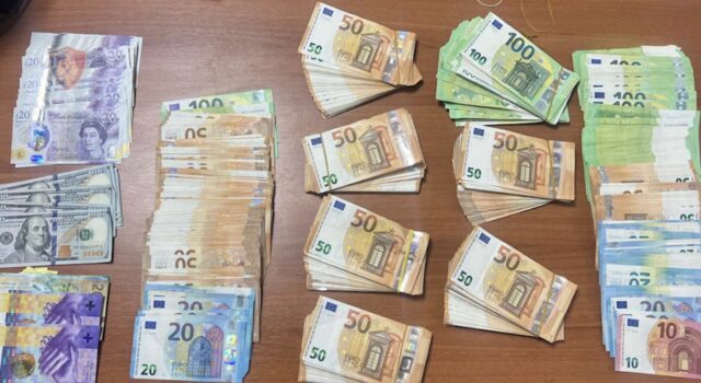 Sekuestrohen 54 mije e 890 euro, 2020 paund, 1850 dollarë dhe 2850 franga, si dhe 1 automjet