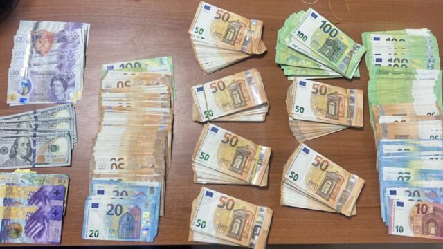 Sekuestrohen 54 mije e 890 euro, 2020 paund, 1850 dollarë dhe 2850 franga, si dhe 1 automjet