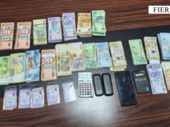 Fier, goditet rrjeti i këmbimit valutor të paligjshëm – 3 të arrestuar, sekuestrohen miliona lekë dhe valuta të huaja