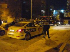 15-vjeçari p*rplaset qellimisht me makinën e policisë në Vlorë, pl*goset një efektive