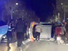 14-vjeçari p*rplasi makinën e policisë ku u pl*gosen 2 efektivë reagon policia