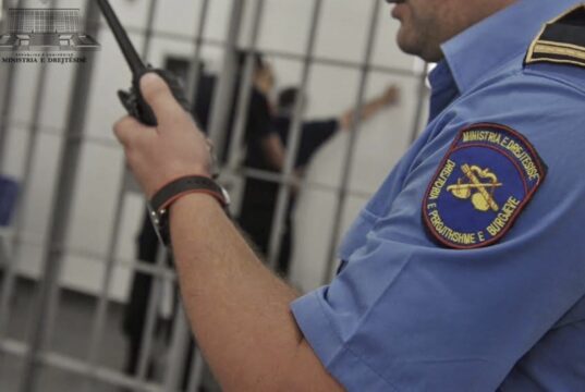 Largohet drejtori i burgjeve Klevis Qosja