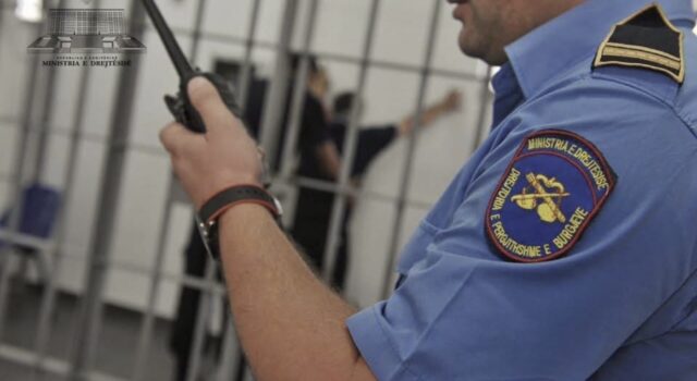 Largohet drejtori i burgjeve Klevis Qosja