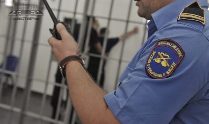 Largohet drejtori i burgjeve Klevis Qosja