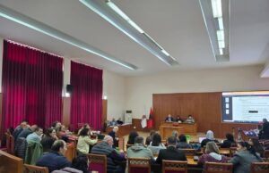 Këshilli Bashkiak Fier, mocioni për shkarkimin e kryetares