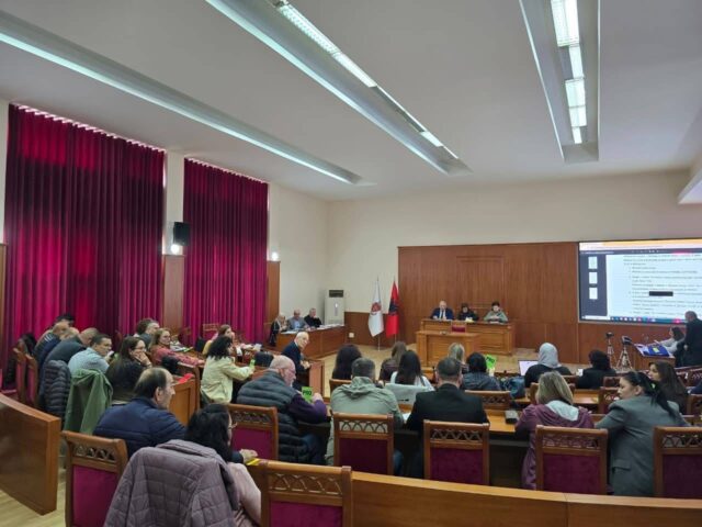 Këshilli Bashkiak Fier, mocioni për shkarkimin e kryetares