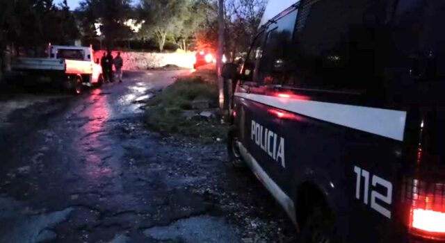 Fier, 40-vjeçari gjendet i pajetë dhe i q*lluar a*më në trup