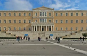 Tronditet qeveria Mitsotakis: Dorëhiqen tre ministra, skandal me fondet bujqësore në qendër të hetimeve