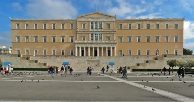 Tronditet qeveria Mitsotakis: Dorëhiqen tre ministra, skandal me fondet bujqësore në qendër të hetimeve