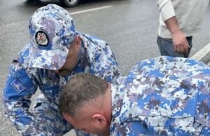 Përplasi 4 makina dhe k*rcënoi qytetarët me h*nxh*r, 34-vjeçari ishte i shpallur në kërkim