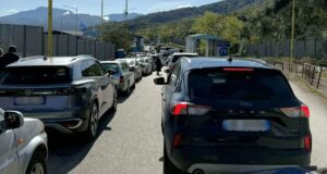 Fluks automjetesh në doganën e Kakavijës, 3 km radha e pritjes