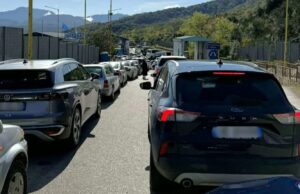 Fluks automjetesh në doganën e Kakavijës, 3 km radha e pritjes