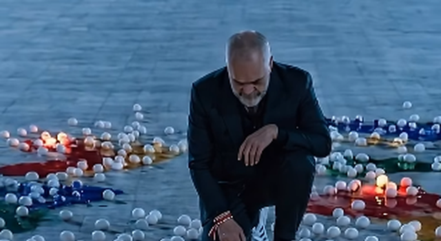 Kryeministri Edi Rama uron besimtarët katolikë në Ditën e Pashkës