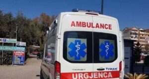 Brenda pak orësh, dy gra i japin f*nd j*tes ne Vlore