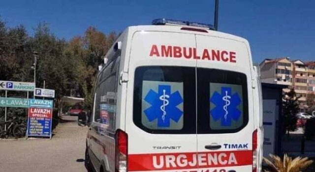 Brenda pak orësh, dy gra i japin f*nd j*tes ne Vlore