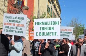 Blegtorët në protestë para Ministrisë së Bujqësisë