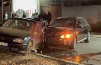 Fier /Nuk i ndaloi policisë, përplaset me një mjet të parkuar