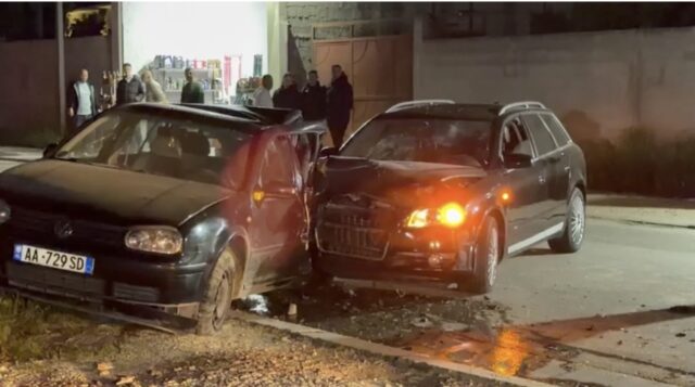 Fier /Nuk i ndaloi policisë, përplaset me një mjet të parkuar