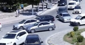 Trafiku në Fier jashtë kontrollit