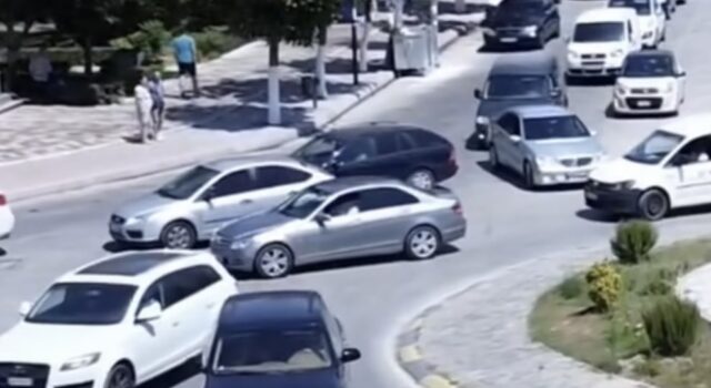 Trafiku në Fier jashtë kontrollit