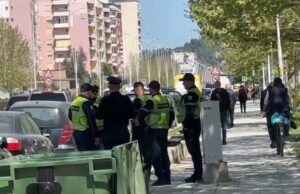 Makina përplas 64-vjeçaren në vijat e bardha