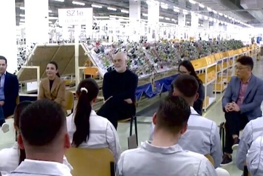 Kryeministri Rama në Fier, në kompleksin industrial ku operon kompania koreano-jugore “Yura”