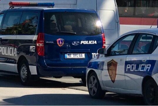Fier/ Njoftim paraprak: Telefonatë e rreme për vrasje, shoqërohet në polici 68-vjeçari