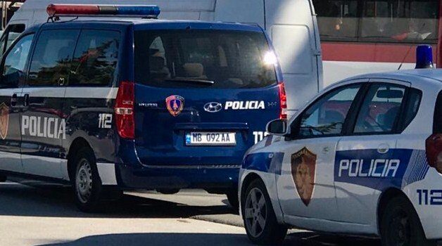 Fier/ Njoftim paraprak: Telefonatë e rreme për vrasje, shoqërohet në polici 68-vjeçari