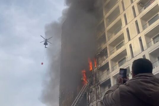 8 persona të lënduar nga zjarri, 7 me asfiksi në QSUT, një zjarrfikëse te Trauma