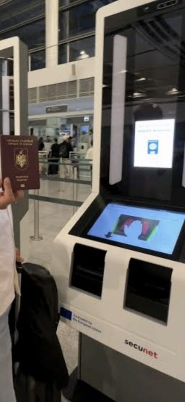 Radhë deri në 3 orë në aeroportet europiane, shkak sistemi i ri EES