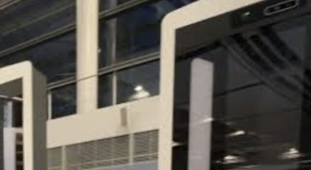 Radhë deri në 3 orë në aeroportet europiane, shkak sistemi i ri EES