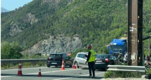 Aksident i rëndë në Rrugën e Kombit, 2 v*ktima dhe 5 të pl*gosur