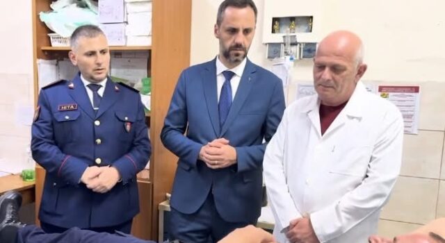 Lamallari dhe Hita vizitojne policët e plagosur: “S*lmet me mol*tov nuk janë protestë, por kr*m