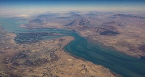 Irani pretendon rimarrjen e kontrollit të Ngushticës së Hormuzit, akuza ndaj SHBA për “pirateri”