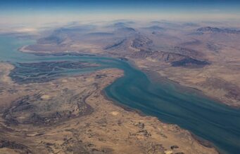 Irani pretendon rimarrjen e kontrollit të Ngushticës së Hormuzit, akuza ndaj SHBA për “pirateri”