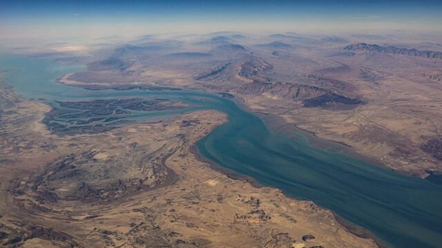 Irani pretendon rimarrjen e kontrollit të Ngushticës së Hormuzit, akuza ndaj SHBA për “pirateri”