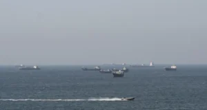 Irani vendos rregulla të reja në Hormuz, prioritet për anijet që paguajnë