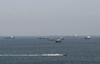 Irani vendos rregulla të reja në Hormuz, prioritet për anijet që paguajnë