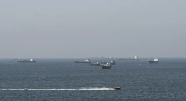 Irani vendos rregulla të reja në Hormuz, prioritet për anijet që paguajnë